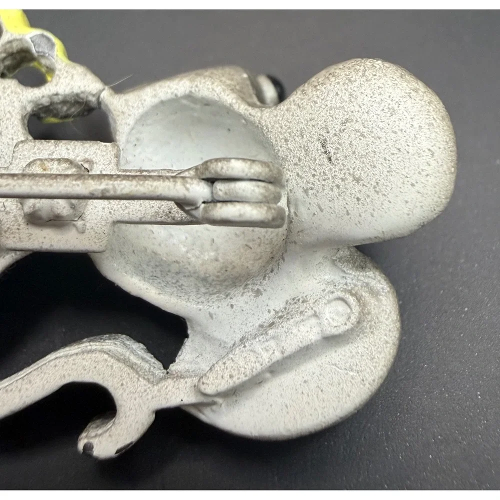 GerryS Cute Enamel Mouse Holding Cheese Brooch Pin Whimsical Animal Jewelry Gift
